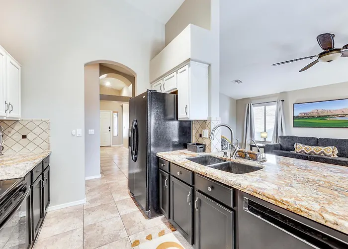 Holiday home 1 Mi To Golf: Mtn-view Gem W/ Patio In